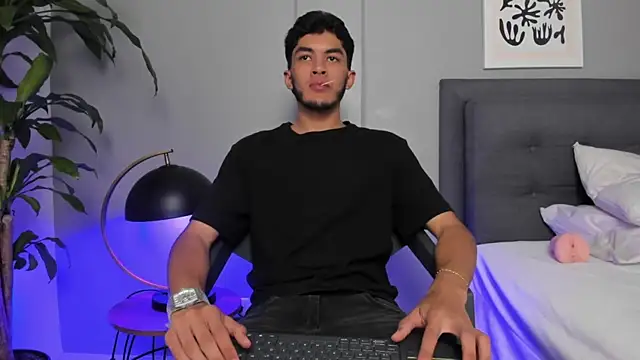 Tylerffoxx online show from May 31, 2026, 8:42 pm