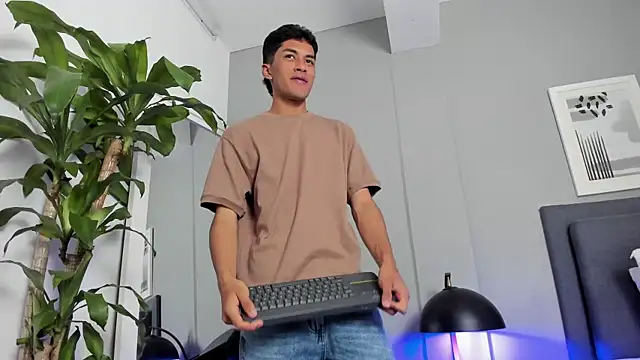 Tylerffoxx online show from October 26, 2025, 8:42 pm