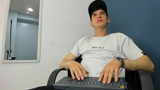 Snapshot of Jheampiiero chatting on February 7, 2026, 9:45 pm Jheampiiero online show from February 7, 2026, 9:45 pm