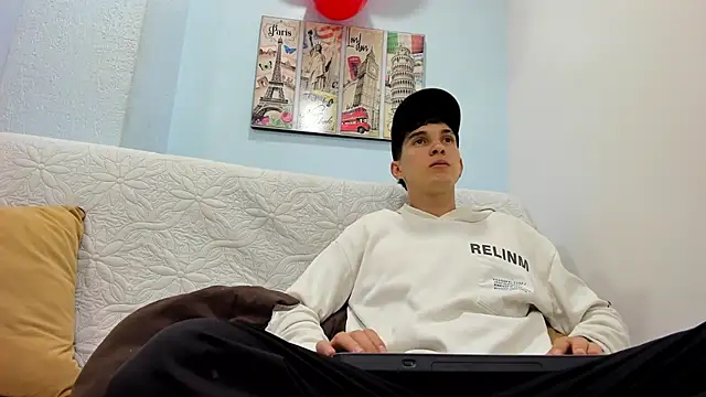 Snapshot of Jheampiiero chatting on February 18, 2026, 9:11 pm Jheampiiero online show from February 18, 2026, 9:11 pm