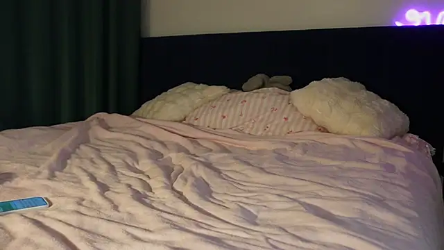 cuteleraay online show from February 10, 2026, 7:24 pm