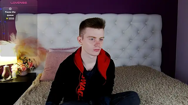 Snapshot of Happydeimos chatting on June 24, 2026, 9:56 pm Happydeimos online show from June 24, 2026, 9:56 pm