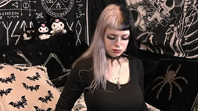 Paige Turner online show from April 7, 2026, 1:18 am