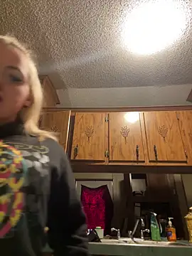 Snapshot of JuicyExxxperience chatting on February 18, 2026, 2:24 pm JuicyExxxperience online show from February 18, 2026, 2:24 pm