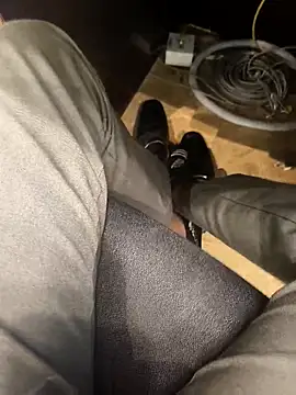 hotboy43339 online show from October 27, 2025, 9:21 am