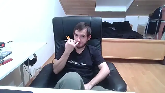 Snapshot of Bez3ybik chatting on November 13, 2025, 6:12 pm Bez3ybik online show from November 13, 2025, 6:12 pm