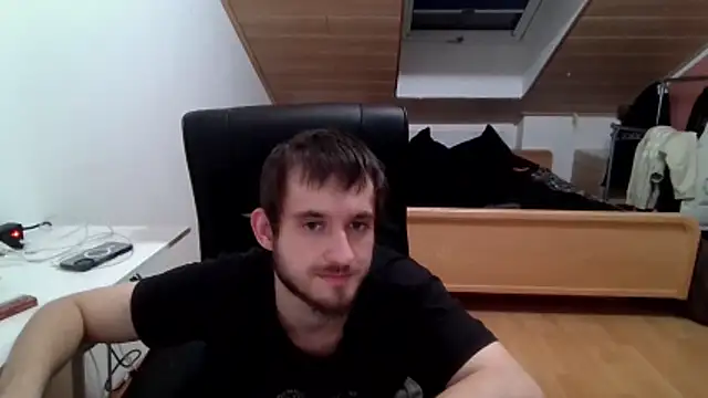 Snapshot of Bez3ybik chatting on November 19, 2025, 7:36 pm Bez3ybik online show from November 19, 2025, 7:36 pm