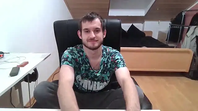 Snapshot of Bez3ybik chatting on October 30, 2025, 2:43 am Bez3ybik online show from October 30, 2025, 2:43 am