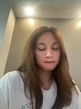 Snapshot of LanySylvia chatting on May 9, 2026, 6:33 pm LanySylvia online show from May 9, 2026, 6:33 pm