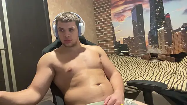 MusclePhantom online show from November 10, 2025, 9:31 pm