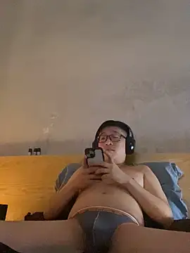 AndrewP13331 online show from September 24, 2025, 2:23 pm