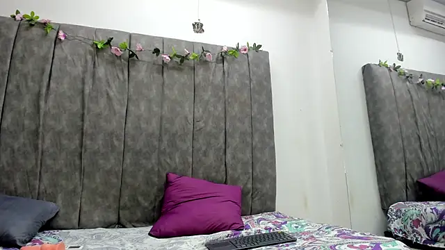 Lucia78couple online show from September 17, 2025, 4:47 am