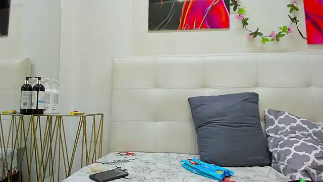 Lucia78couple online show from December 4, 2025, 8:30 pm