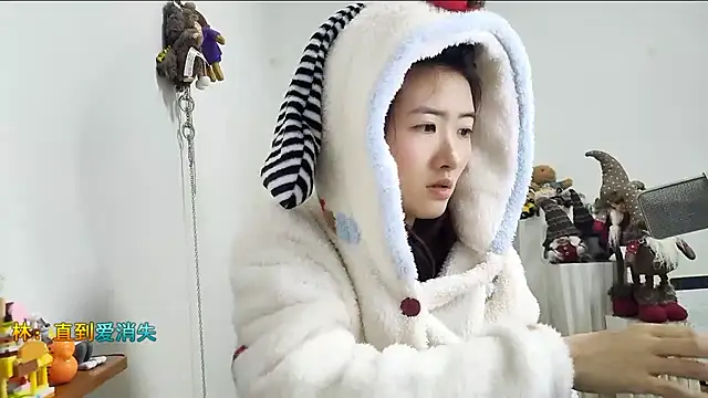 Moonlight-23 online show from December 15, 2025, 1:06 pm