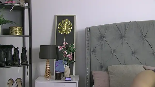 Snapshot of LolaButtie chatting on January 18, 2026, 7:23 am LolaButtie online show from January 18, 2026, 7:23 am