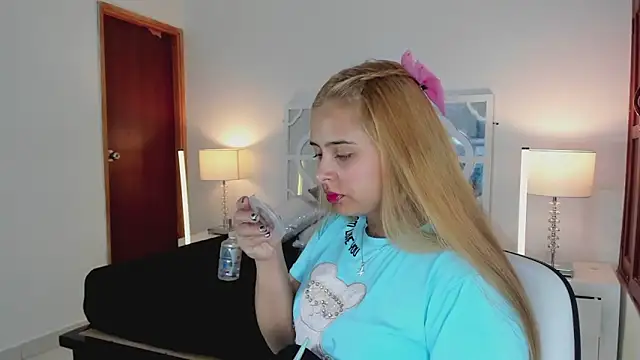 Snapshot of MikaelaStone chatting on February 1, 2026, 1:09 pm MikaelaStone online show from February 1, 2026, 1:09 pm