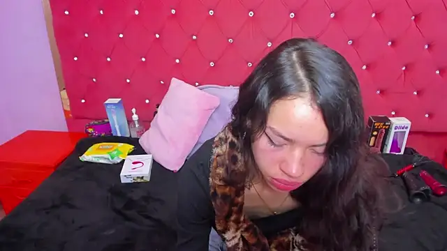 Nanis James online show from April 29, 2026, 3:21 am