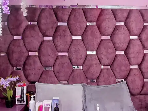 Nanis James online show from February 25, 2026, 2:45 am