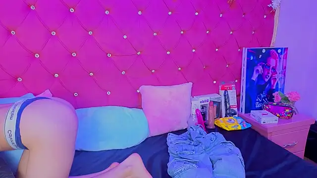 Nanis James online show from October 28, 2025, 2:45 am