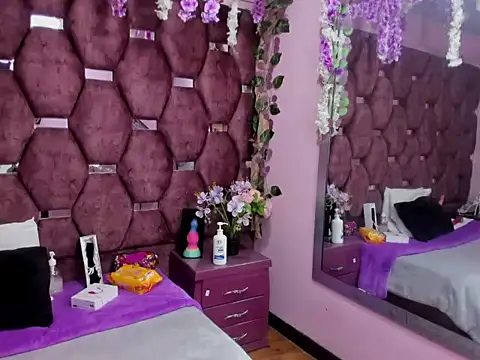 Nanis James online show from May 23, 2026, 3:05 am