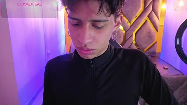 Snapshot of Dom_venena chatting on November 29, 2025, 7:47 pm Dom venena online show from November 29, 2025, 7:47 pm