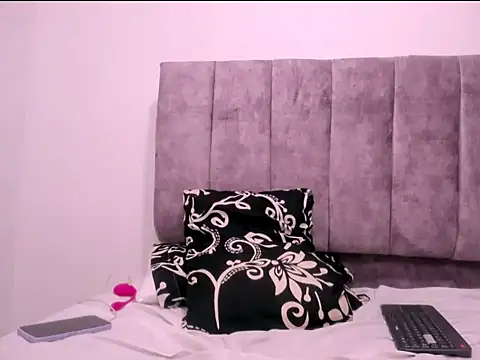 Luciana hardmand online show from October 16, 2025, 8:50 pm