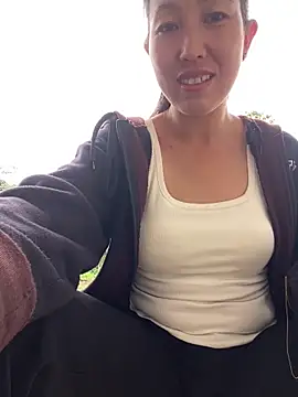 Huong-Ly online show from October 16, 2025, 7:38 am