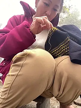 Huong-Ly online show from December 4, 2025, 2:32 am