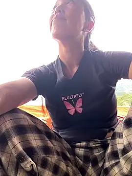 Huong-Ly online show from September 24, 2025, 7:48 am