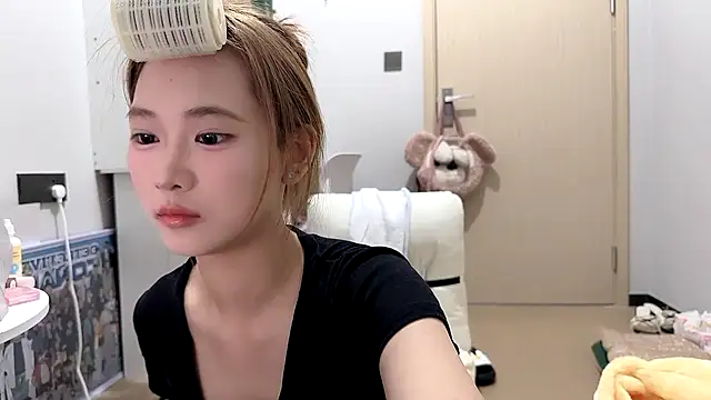 Snapshot of Ann-cookie chatting on November 9, 2025, 2:32 pm Ann-cookie online show from November 9, 2025, 2:32 pm