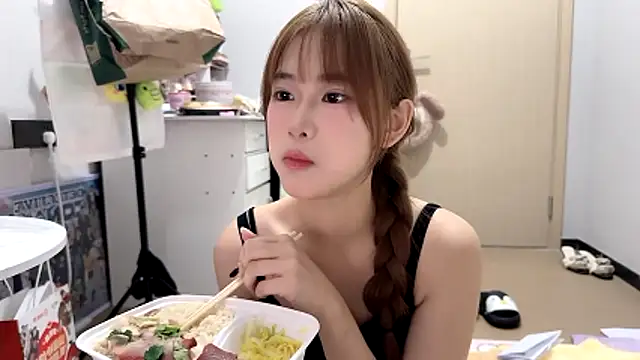 Snapshot of Ann-cookie chatting on November 12, 2025, 2:21 pm Ann-cookie online show from November 12, 2025, 2:21 pm