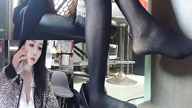 Eileen-L online show from November 13, 2025, 2:37 am