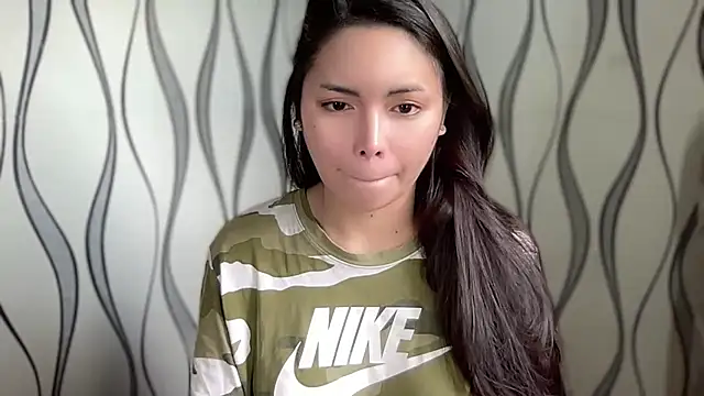 lovekatexx online show from November 17, 2025, 3:43 am