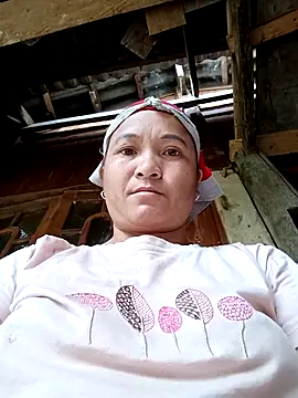 Love-Mama33 online show from November 17, 2025, 4:05 am