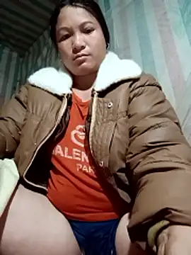 Snapshot of Love-Mama33 chatting on February 18, 2026, 11:34 pm Love-Mama33 online show from February 18, 2026, 11:34 pm