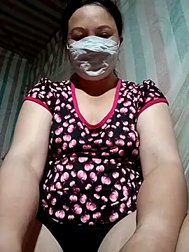 Snapshot of Love-Mama33 chatting on February 25, 2026, 12:49 pm Love-Mama33 online show from February 25, 2026, 12:49 pm