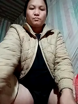 Snapshot of Love-Mama33 chatting on February 3, 2026, 11:32 pm Love-Mama33 online show from February 3, 2026, 11:32 pm