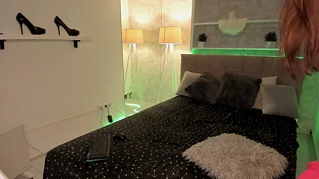 Snapshot of IsabelKiss chatting on November 15, 2025, 6:39 am IsabelKiss online show from November 15, 2025, 6:39 am