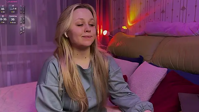 Estella Elwood online show from March 14, 2026, 6:14 pm