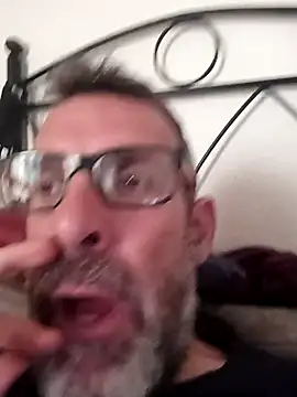 gigolobcn online show from April 10, 2026, 3:52 pm