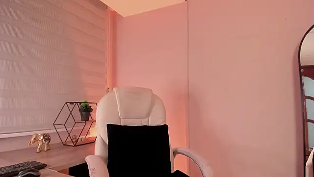 Emma  clark  online show from March 21, 2026, 12:31 pm