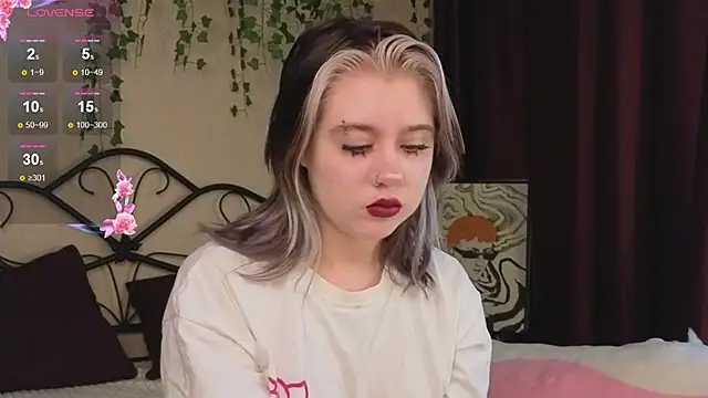 IrisSoCute online show from October 24, 2025, 8:24 am