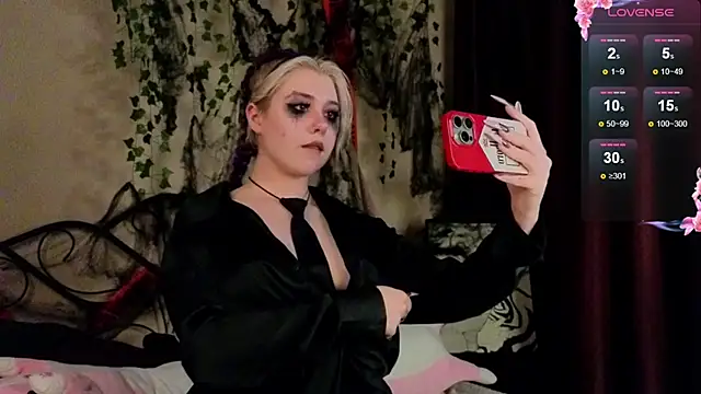 IrisSoCute online show from October 31, 2025, 10:34 am