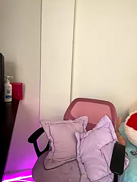 Zara Bel online show from December 20, 2025, 6:11 pm