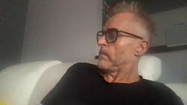 Axl hot online show from September 23, 2025, 4:14 pm