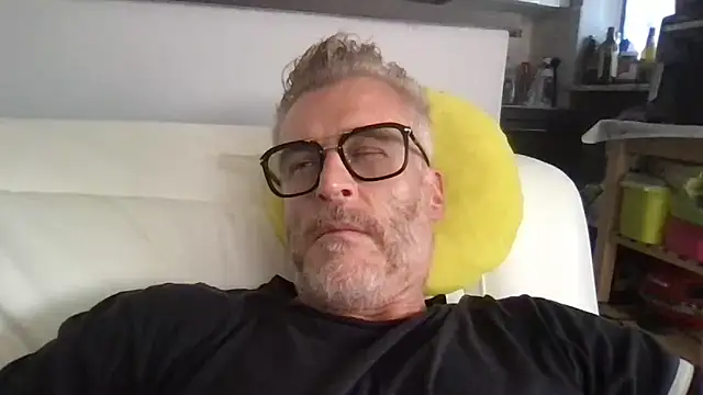 Snapshot of Axl_hot chatting on June 21, 2026, 12:55 pm Axl hot online show from June 21, 2026, 12:55 pm