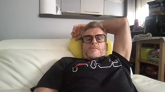 Snapshot of Axl_hot chatting on May 9, 2026, 2:31 pm Axl hot online show from May 9, 2026, 2:31 pm