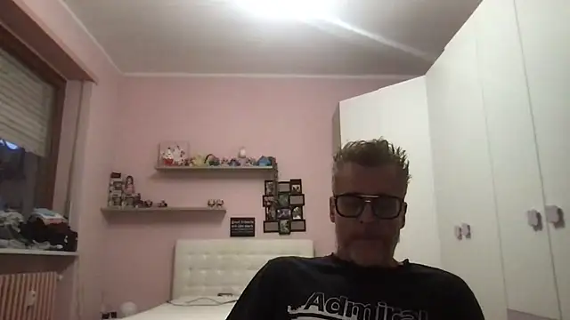 Snapshot of Axl_hot chatting on May 22, 2026, 7:12 pm Axl hot online show from May 22, 2026, 7:12 pm