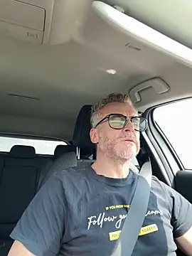 Axl hot online show from April 19, 2026, 10:38 am