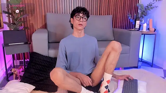 Snapshot of Phillicious__ chatting on February 14, 2026, 10:54 pm Phillicious online show from February 14, 2026, 10:54 pm